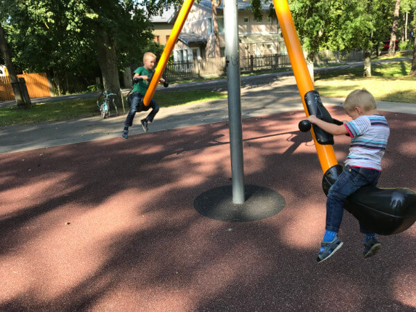 Asaru parka labiekārtotais laukumiņš Jūrmalā